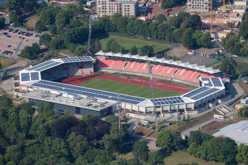 Die Heimspiele im Steigerwaldstadion werden für den FC Rot-Weiß Erfurt im kommenden Jahr deutlich günstiger ausfallen.