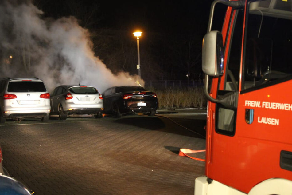 Der daneben geparkte Ford Focus wurde durch die hohen Temperaturen ebenfalls beschädigt.