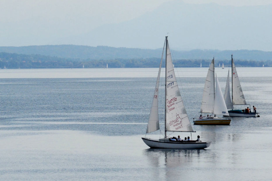 Im Ammersee wurde die Leiche eines vermissten Seglers gefunden. (Symbolbild)