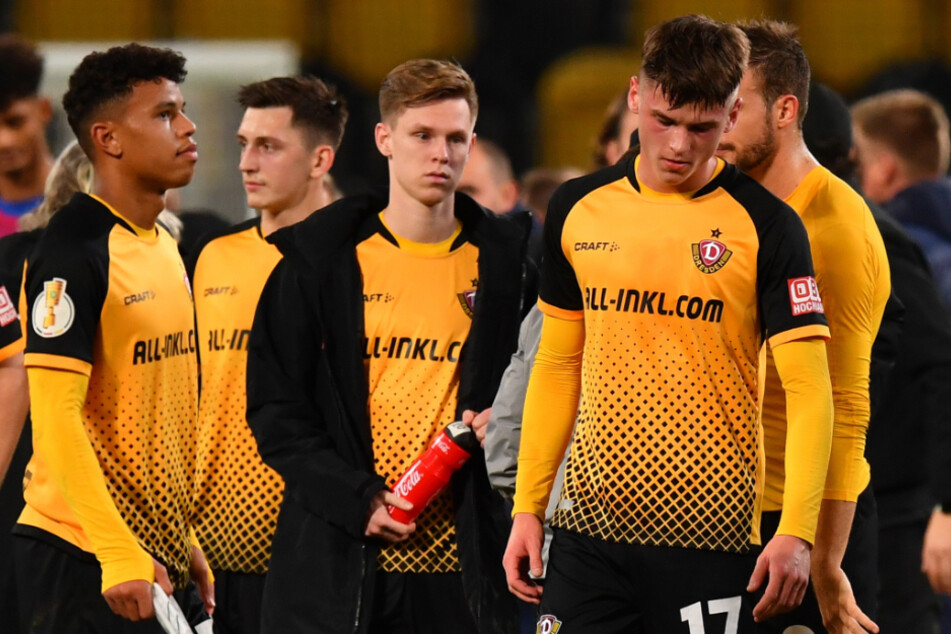 Frustrierte Dynamo-Spieler nach dem Pokal-Aus (v.l.): Ransford-Yeboah Königsdörffer, Julius Kade, Maximilian Große