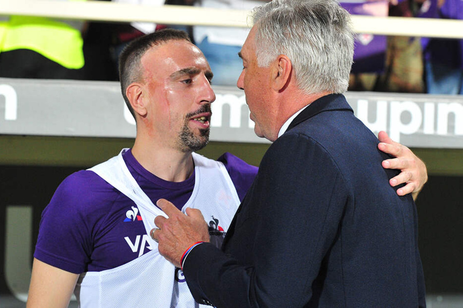 Zwei alte Bekannte. Der aufbrausende Franzose Ribery mit dem sonst eher besonnenen Italiener Ancelotti. Beide verbrachten etwas über ein Jahr gemeinsam beim FC Bayern.