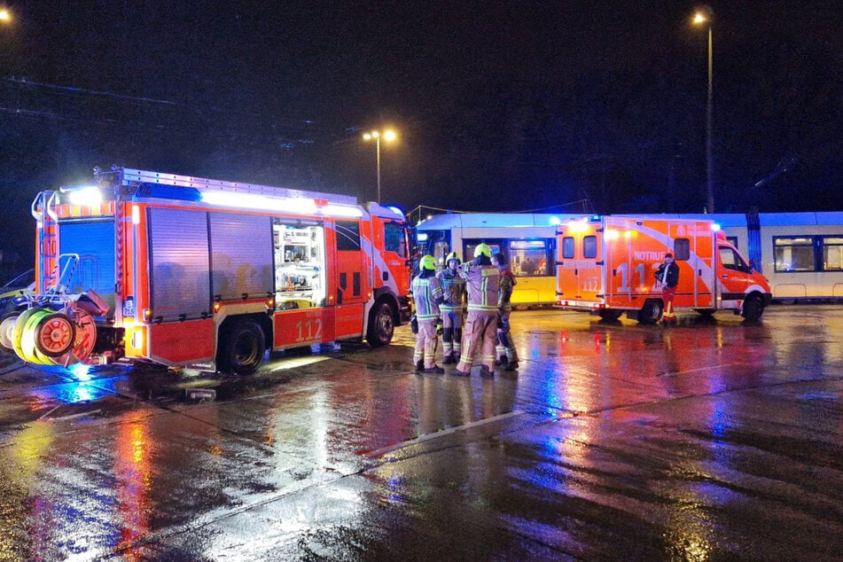 Straßenbahn rammt Auto: Eine Person leicht verletzt