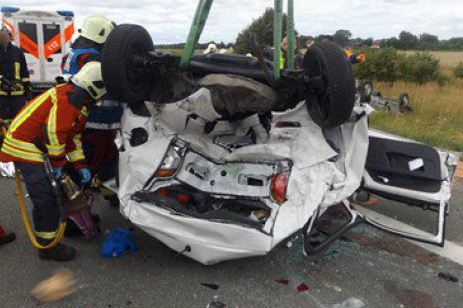 Unfall A20: Autofahrer rast auf Pannen-Autobahn in Stau-Ende: 2 Tote und mehrere Verletzte