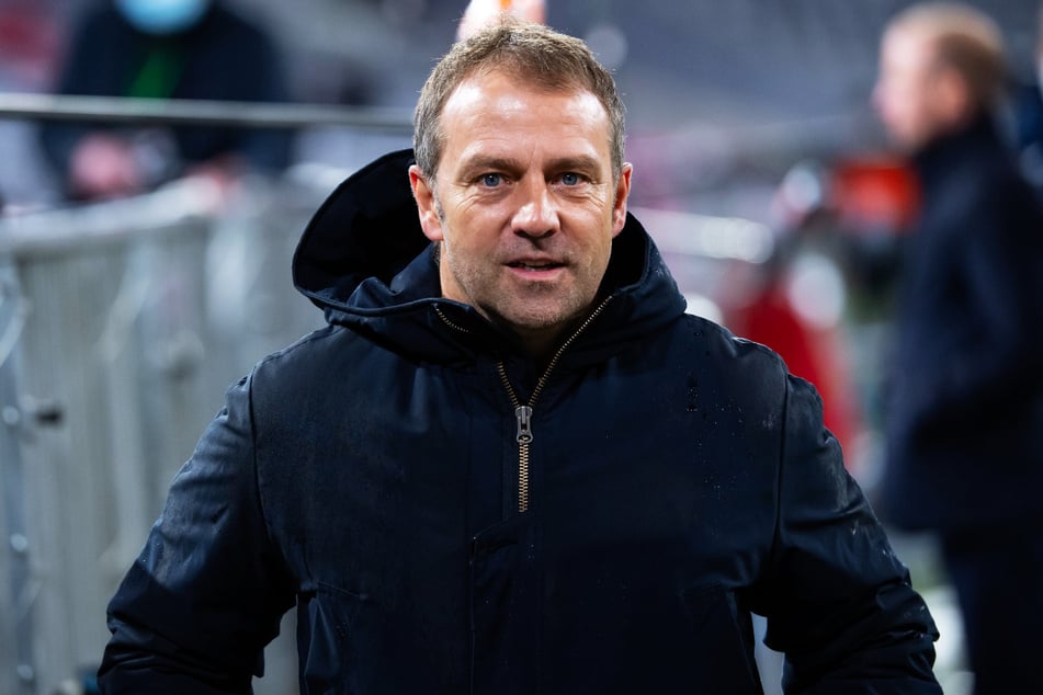 Kehrt Hansi Flick (56) zum DFB zurück und wird Joachim Löws (61) Nachfolger? Vollends ausschließen kann man das nicht, obwohl er sich beim FC Bayern München laut eigener Aussage extrem wohlfühlt.