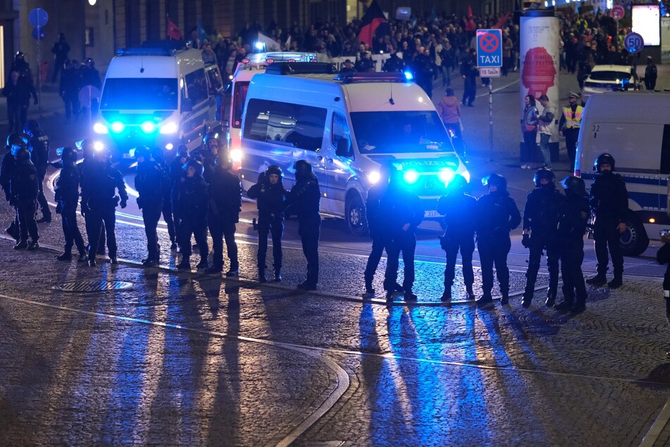 Vor allem die vielen Demonstrationen in Leipzig und dem Umland sorgten für vermehrte Einsätze der Polizeidirektion.