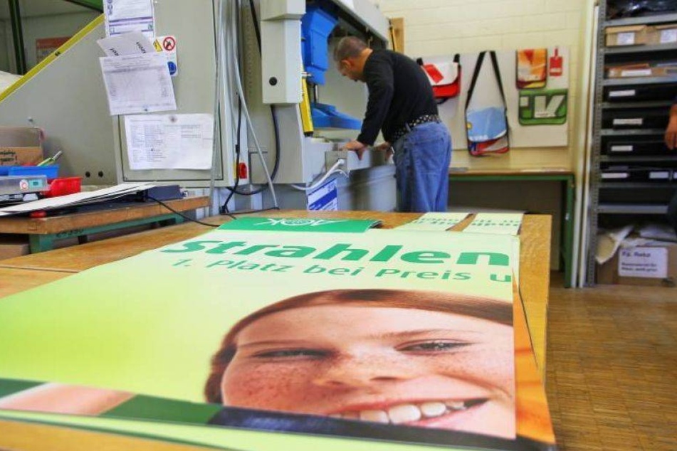 So sahen die Werbeplakate der AOK PLUS vor der Verarbeitung aus.