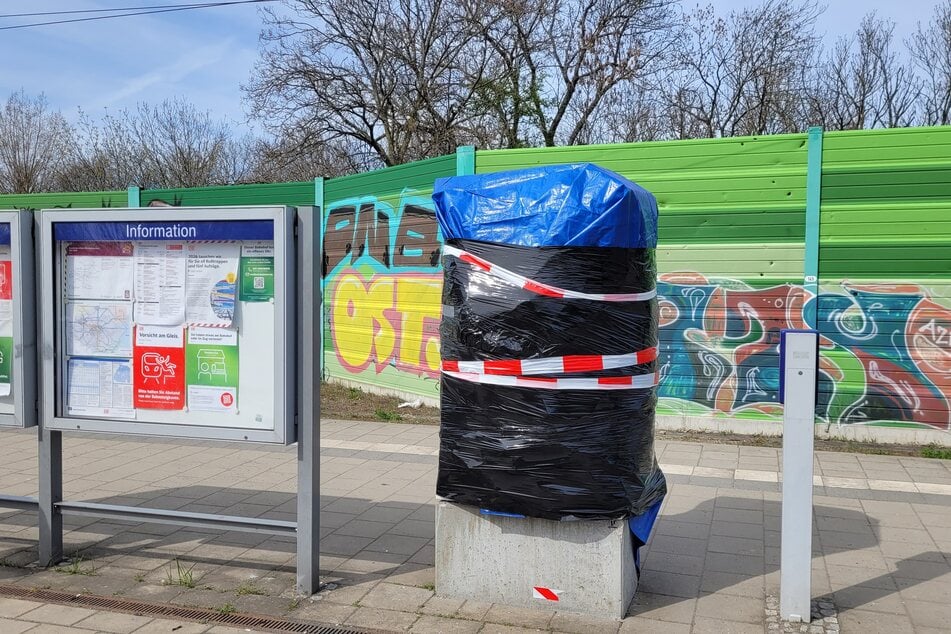 Der Fahrkartenautomat wurde bei der Explosion zerstört.