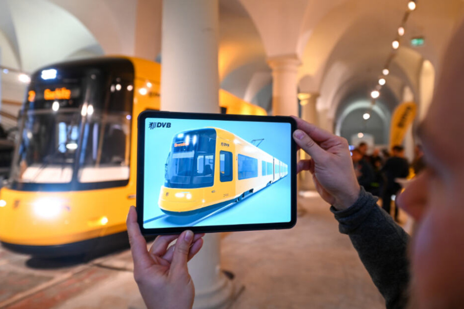 Der Chemnitzer Prototyp einer neuen Straßenbahn sorgte für viel Aufsehen in Dresden.