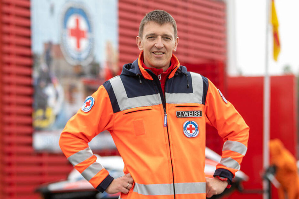 Von den 35 EU-Badegewässern in Sachsen ist nicht einmal jedes zweite adäquat bewacht, meint DRK-Landesreferent Joachim Weiß (43) und fordert bessere Wasserrettungsstrukturen.