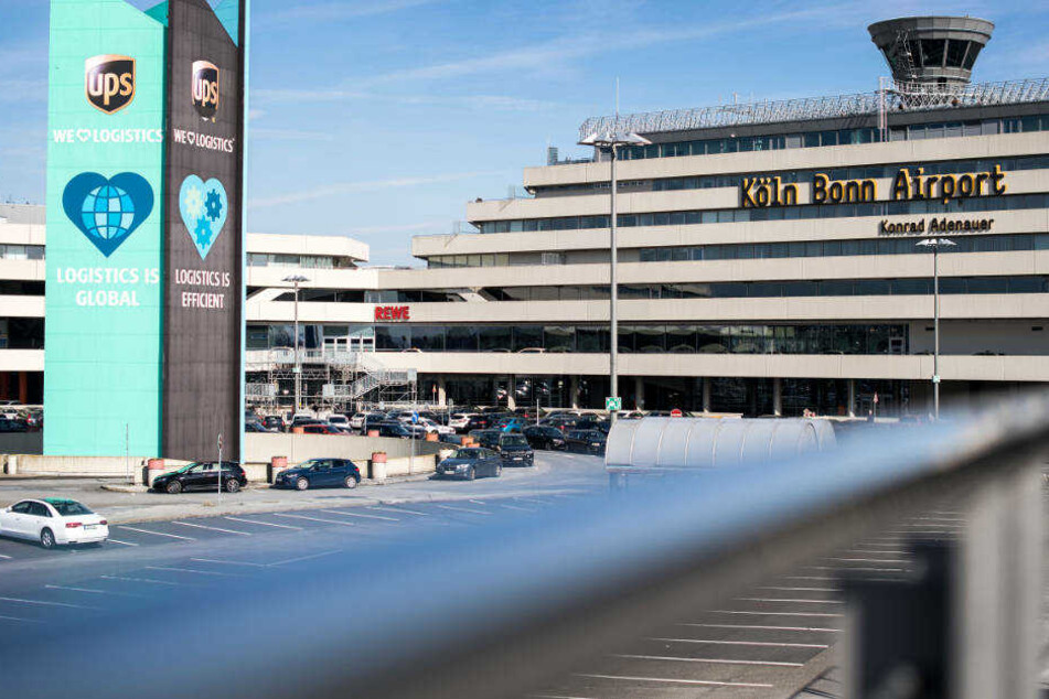 Am Samstagmorgen kam es am Flughafen Köln Bonn zu zahlreichen Verspätungen bei den Abflügen.