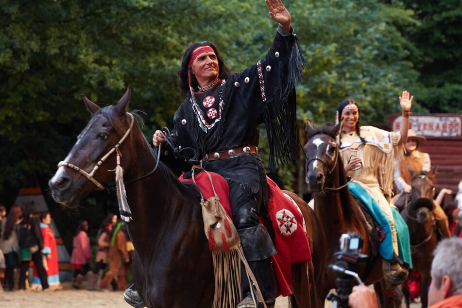 Als Häuptling Parranoh ritt Peter Görlach 2016 bei den Süddeutschen Karl-May-Festspielen durch die WesternCity Dasing.