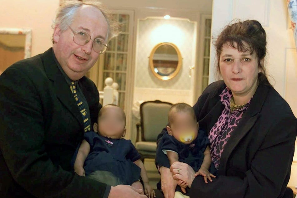 Alan und Judith Kilshaw nahmen 2001 die Zwillinge zu sich nach Großbritannien.