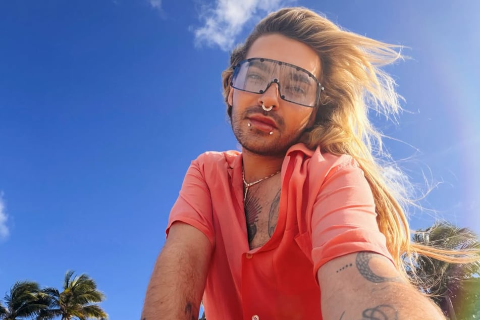 Der Sänger von Tokio Hotel gibt zu, gerne mal einen über den Durst zu trinken.