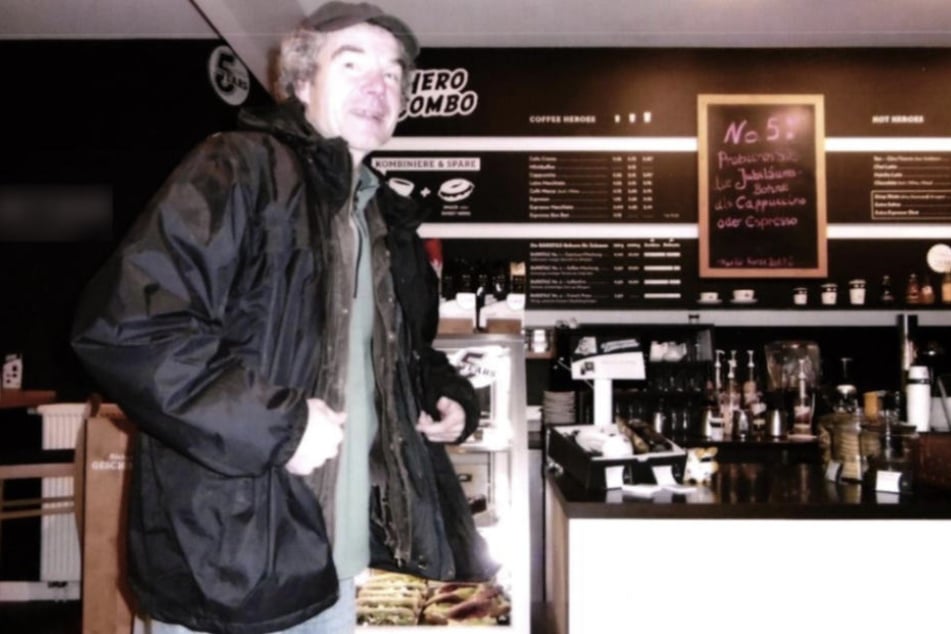 Regelmäßig besuchte Gerd Michael Straten Cafés.