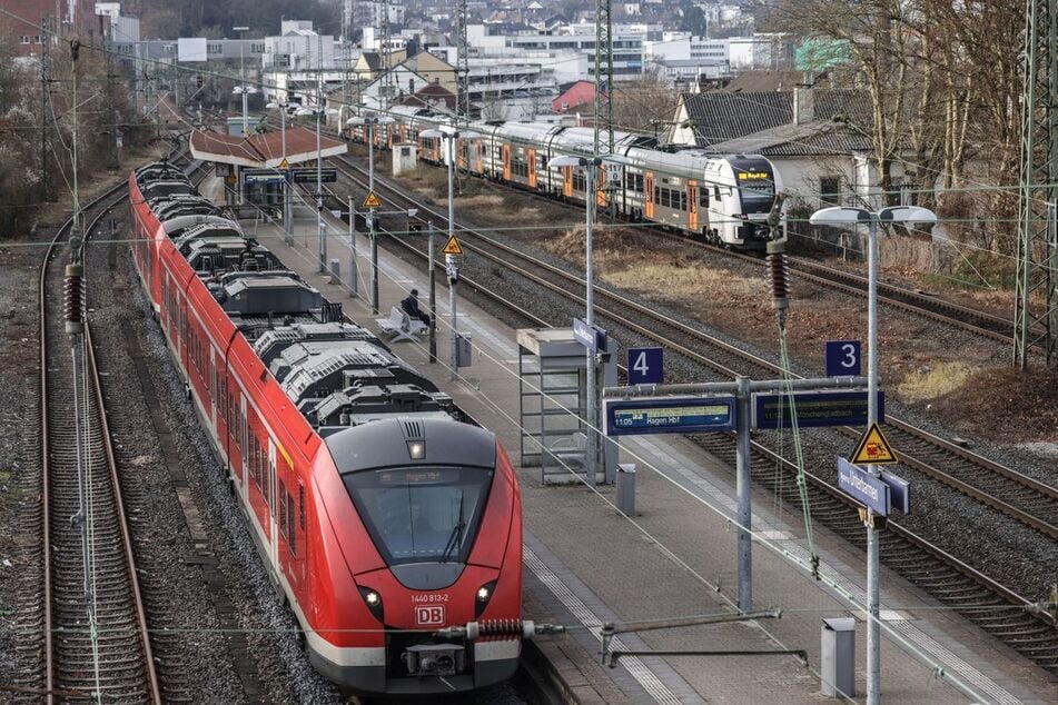 Diesmal sorgt eine Stellwerksstörung für Stillstand auf der Strecke zwischen Wuppertal-Oberbarmen und dem Hauptbahnhof. (Symbolbild)
