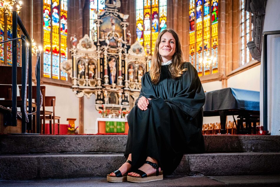 Nina-Maria Mixtacki (34) wollte zuerst gar keine Pfarrerin werden. Doch inzwischen ist der Beruf ihre Passion. Seit drei Jahren predigt sie in der Stadtkirchgemeinde in Mittweida.