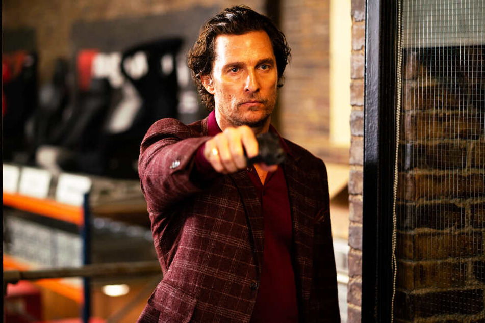 Mickey Pearson (Matthew McConaughey) ist der Drogenbaron der Stadt und geht notfalls auch über Leichen.