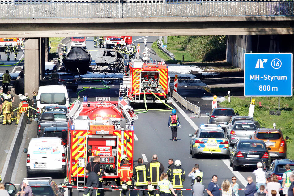 Der Unfall sorgte für erhebliche Verkehrsbehinderungen.