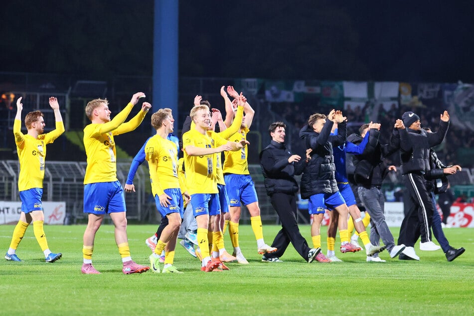Titelverteidiger Lok zog letztlich souverän ins Achtelfinale ein.