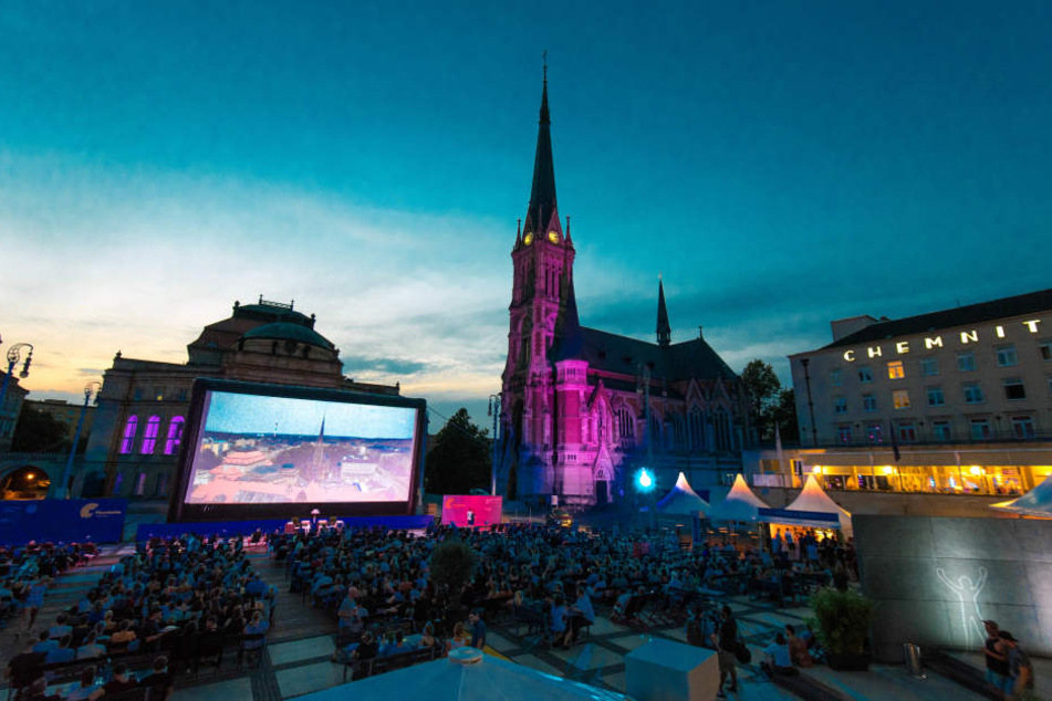 Der Theaterplatz wurde extra aufbestuhlt, damit die über 900 Besucher Platz fanden. Damit wurde sogar die beliebte "Dirty Dancing"-Nacht getoppt.