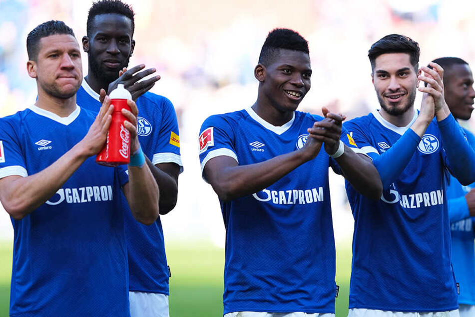 Erleichterung bei den "Knappen": Der FC Schalke 04 erkämpfte sich bei Hannover 96 einen eminent wichtigen 1:0-Auswärtssieg.