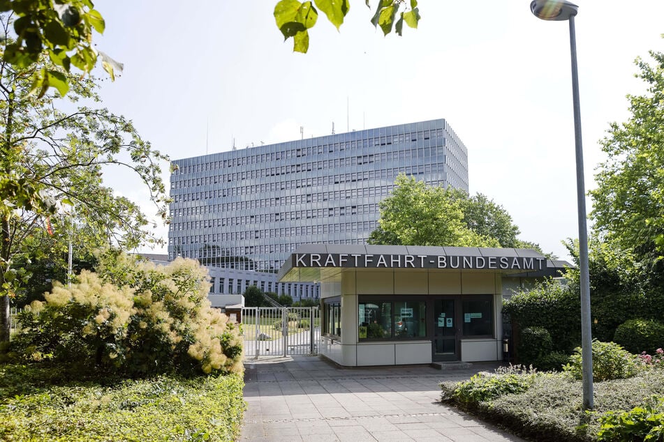 Das Kraftfahrt-Bundesamt hat seinen Sitz in Flensburg.