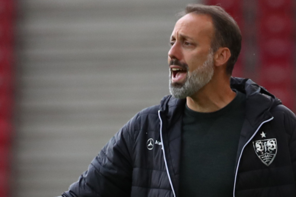 Gerne gibt er aktiv an der Seitenlinie taktische Anweisungen: VfB-Coach Pellegrino Matarazzo (42).