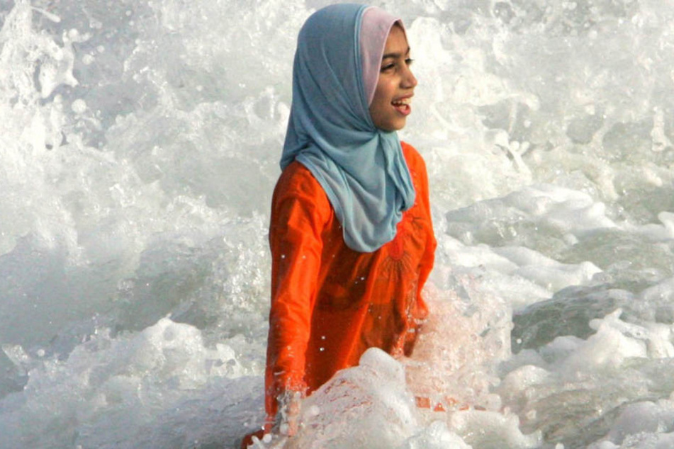 Burkinis sind aus dem üblichen Material für Badeanzüge, Bikinis und Badehosen hergestellt.