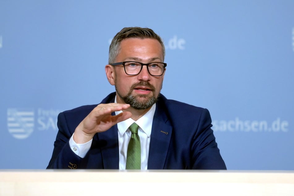 "Die Radikalität auf unseren Straßen hat zugenommen", sagte Sachsens Verkehrsminister Martin Dulig (50, SPD). Für mehr Entspannung soll das neue Verkehrssicherheitsprogramm sorgen.