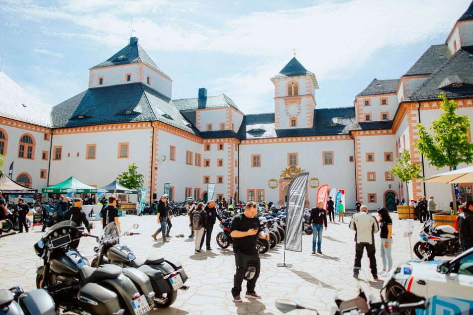 Die BMW Motorrad on Tour macht ab Samstag (9.5.) Halt auf Schloss Augustusburg und hat jede Menge Motorräder zum Testen an Bord.