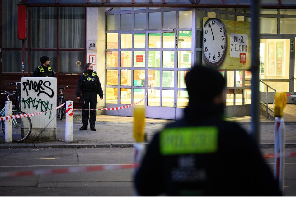 Der mutmaßliche Angreifer wurde festgenommen und kam in Polizeigewahrsam.