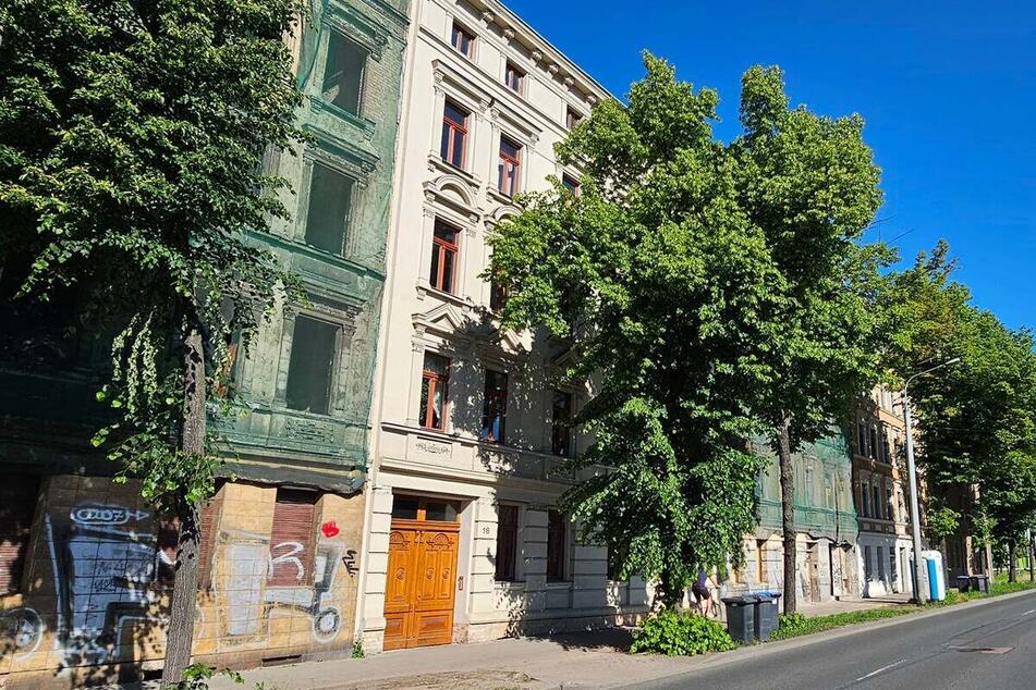 Das Kind wurde am Sonntag im Paulusviertel in Halle aufgefunden. Nun ermittelt die Polizei gegen Vater, Mutter und Oma des Mädchens.