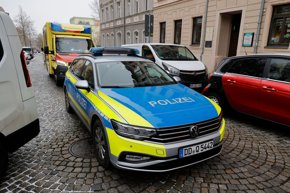 Polizei und Rettungskräfte rückten am Freitagvormittag zum Theodor-Körner-Platz aus. Dort gab es eine heftige Schlägerei.