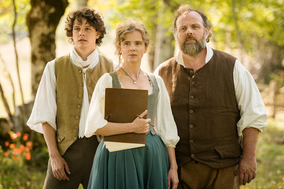 Benjamin (Lorenzo Lefèbvre, l.), Louise (Isabelle Carré, 50, M.) und Manceron (Grégory Gadebois, 45) sind grundverschieden, verfolgen jedoch ein gemeinsames Ziel.