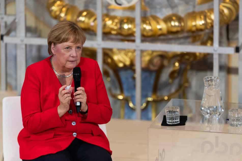 Die Bundeskanzlerin nahm an einer Konferenz teil.