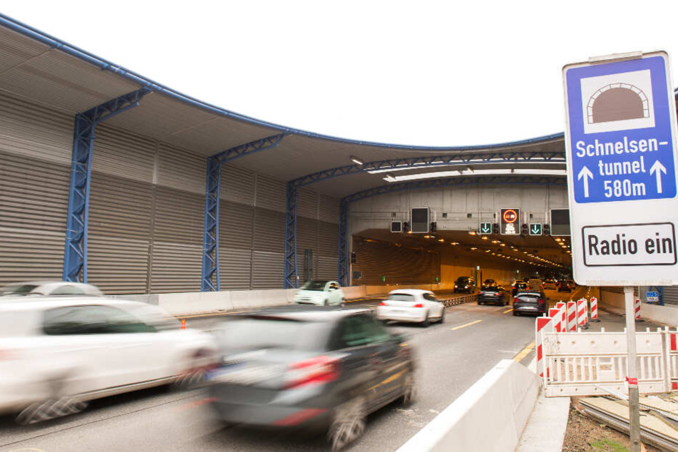 Der Lärmschutztunnel auf der A7 wird von Freitag auf Samstag gesperrt. (Archivbild)