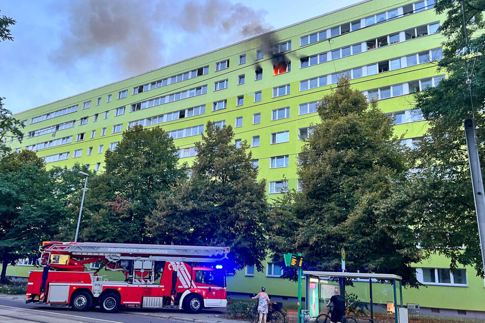 Am Sonntag brannte eine Wohnung im neunten Stock eines Wohnhauses in der Neuen Neustadt.