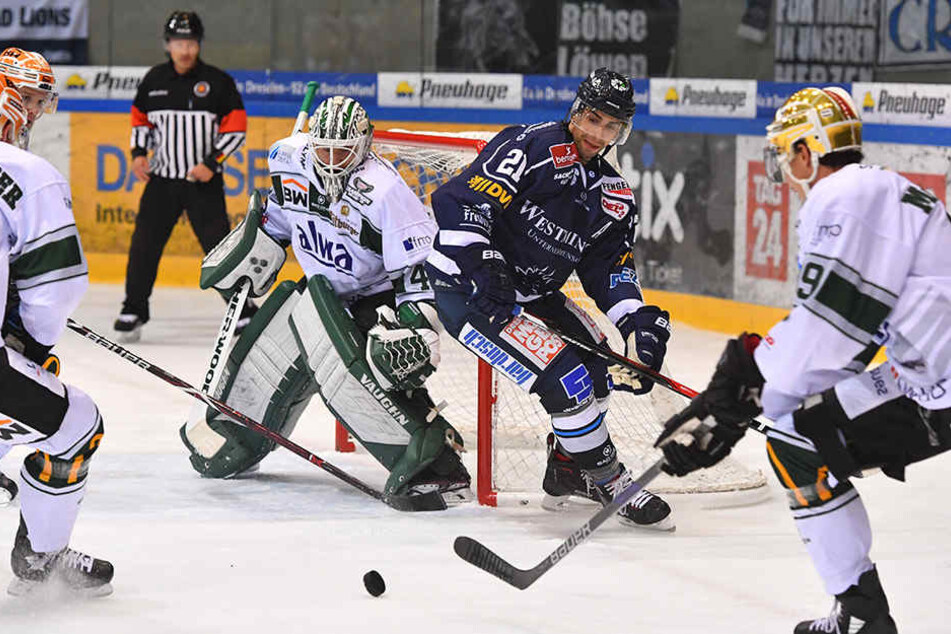 Alexander Höller (2.v.r.) versucht hier, vorm Bietigheimer Tor für Gefahr zu sorgen. Aber in der vierten Reihe fehlten ihm zuletzt auch die Mitspieler an der Seite.