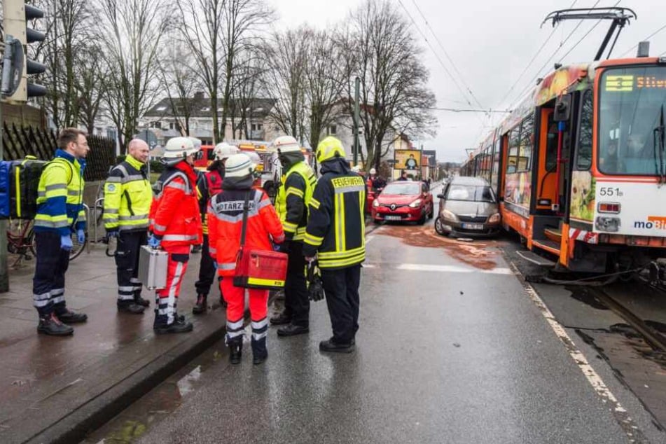 Zahlreiche Rettungskräfte sind vor Ort.
