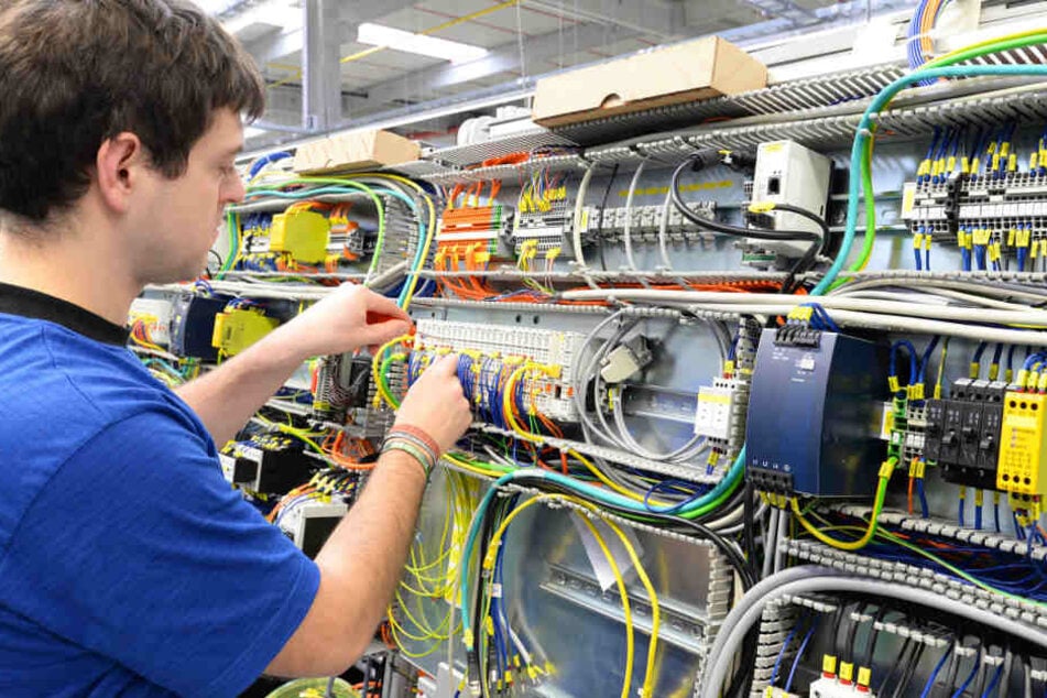 Übersicht und ein klarer Kopf
sind nur zwei der zahlreichen Fertigkeiten, die Elektriker benötigen.