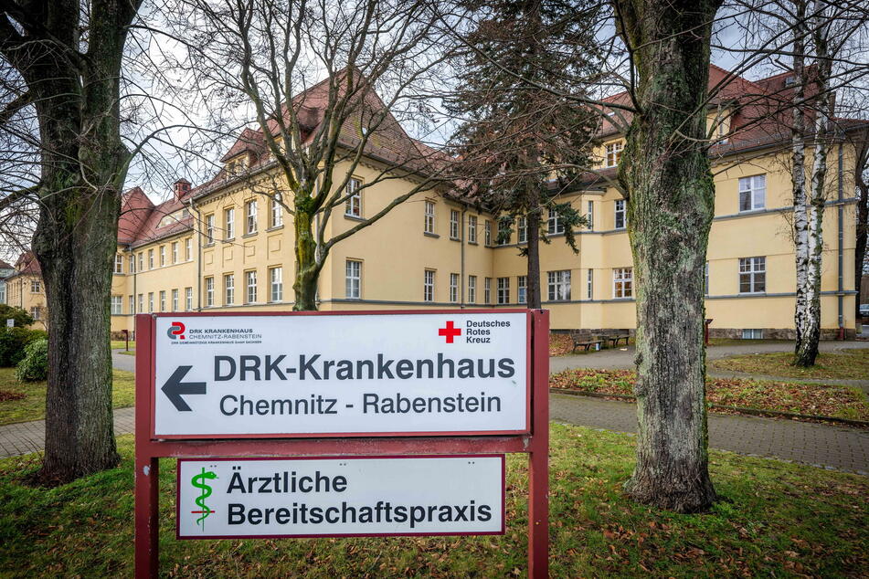 Beim Allgemeinärztlichen Bereitschaftsdienst bekommt man sowohl im DRK Krankenhaus Rabenstein als auch im Klinikum Chemnitz Hilfe.