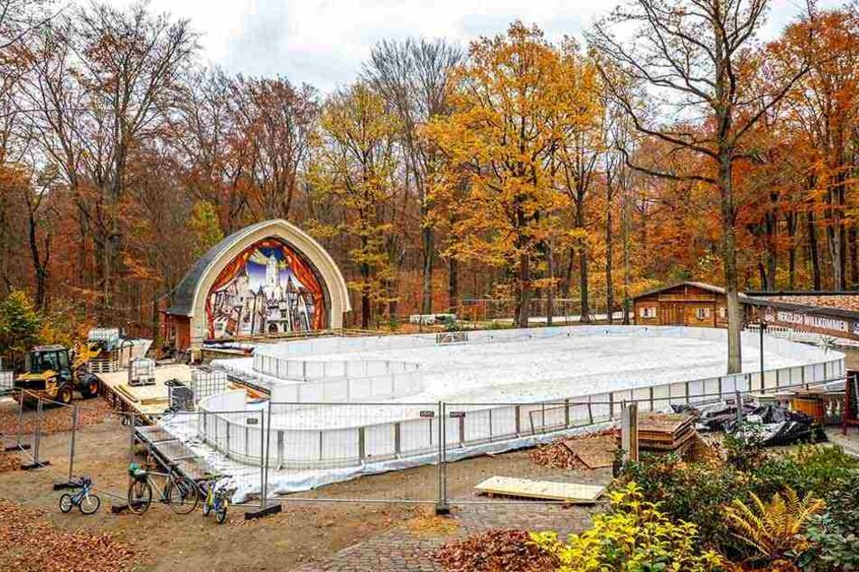 Die Temperaturen sinken - zumindest auf dem Konzertplatz. Die Kühlaggregate für die Eisbahn laufen auf Hochtouren.