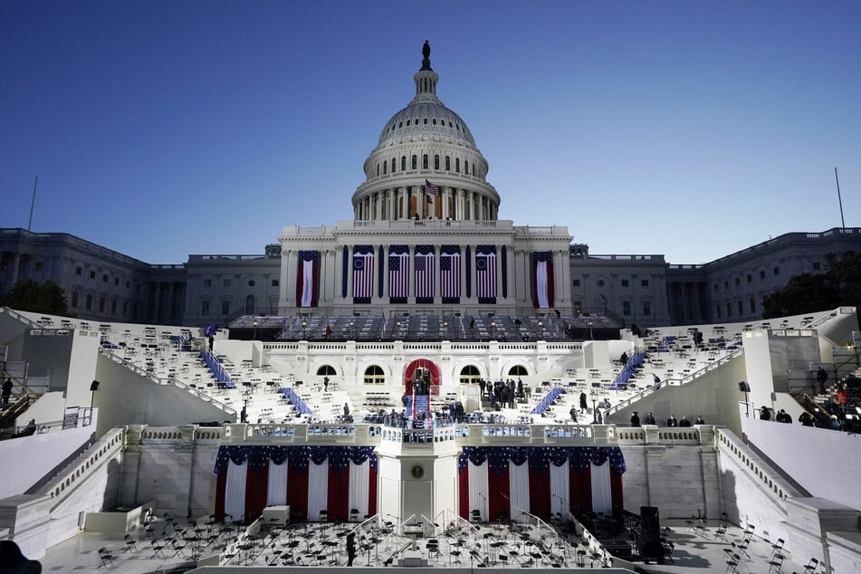 Das Weiße Haus in Washington. Bidens Amtseinführung findet angesichts der Corona-Pandemie ohne das sonst übliche Massenpublikum statt. Zudem gelten verschärfte Sicherheitsvorkehrungen.