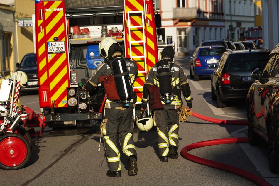 Großeinsatz der Feuerwehr an der Rosenstraße: Am Ende war es nur ein brennender Koffer.