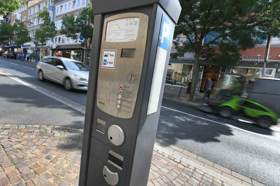 Müssen Radfahrer in Düsseldorf bald auch Parkscheine ziehen?