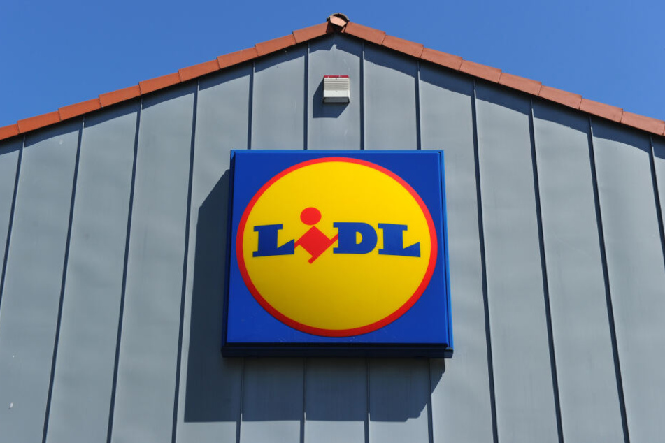 Ein Schild an einer Lidl-Filiale des Lebensmitteldiscounters.