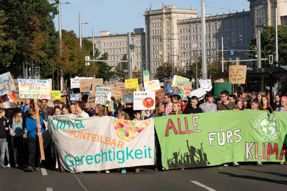 Mehrere Aktionsbündnisse und Ortsverbände rufen zur Demonstration vor dem Neuen Rathaus in Leipzig auf.