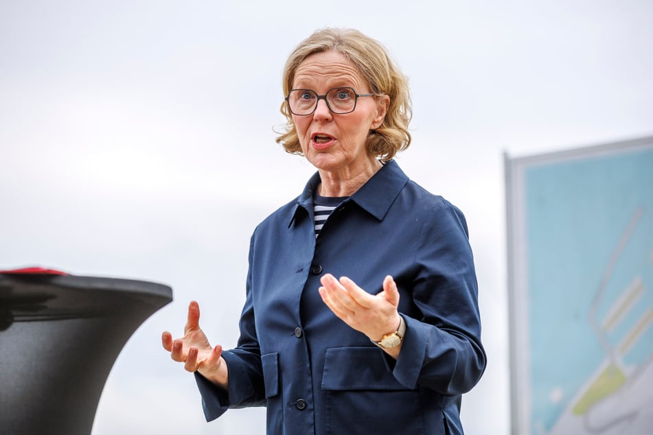 Infrastrukturministerin Regina Kraushaar (61, CDU) hatte angedeutet, dass Einsprüche von Naturschutzverbänden gegen Radwegprojekte den Ausbau verzögern. Sie habe dabei aber nur auf das Recht zur Klage "als ein denkbares rechtliches Szenario" hinweisen wollen, so Kraushaar gegenüber TAG24.