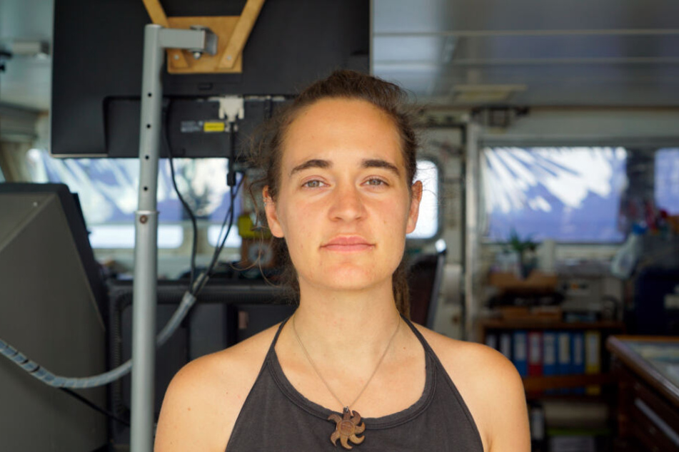 "Sea Watch 3"-Kapitänin Carola Rackete ist an Bord ihres Seenotrettungsschiffes.