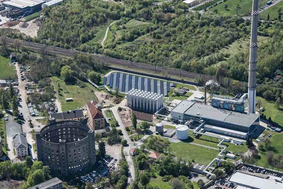 In Dresden-Reick betreibt die Drewag ein Innovationskraftwerk. Auch eine große Solaranlage befindet sich dort an dem historischen Standort.